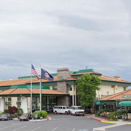 Rogue Regency Inn & Suites Medford Exterior foto