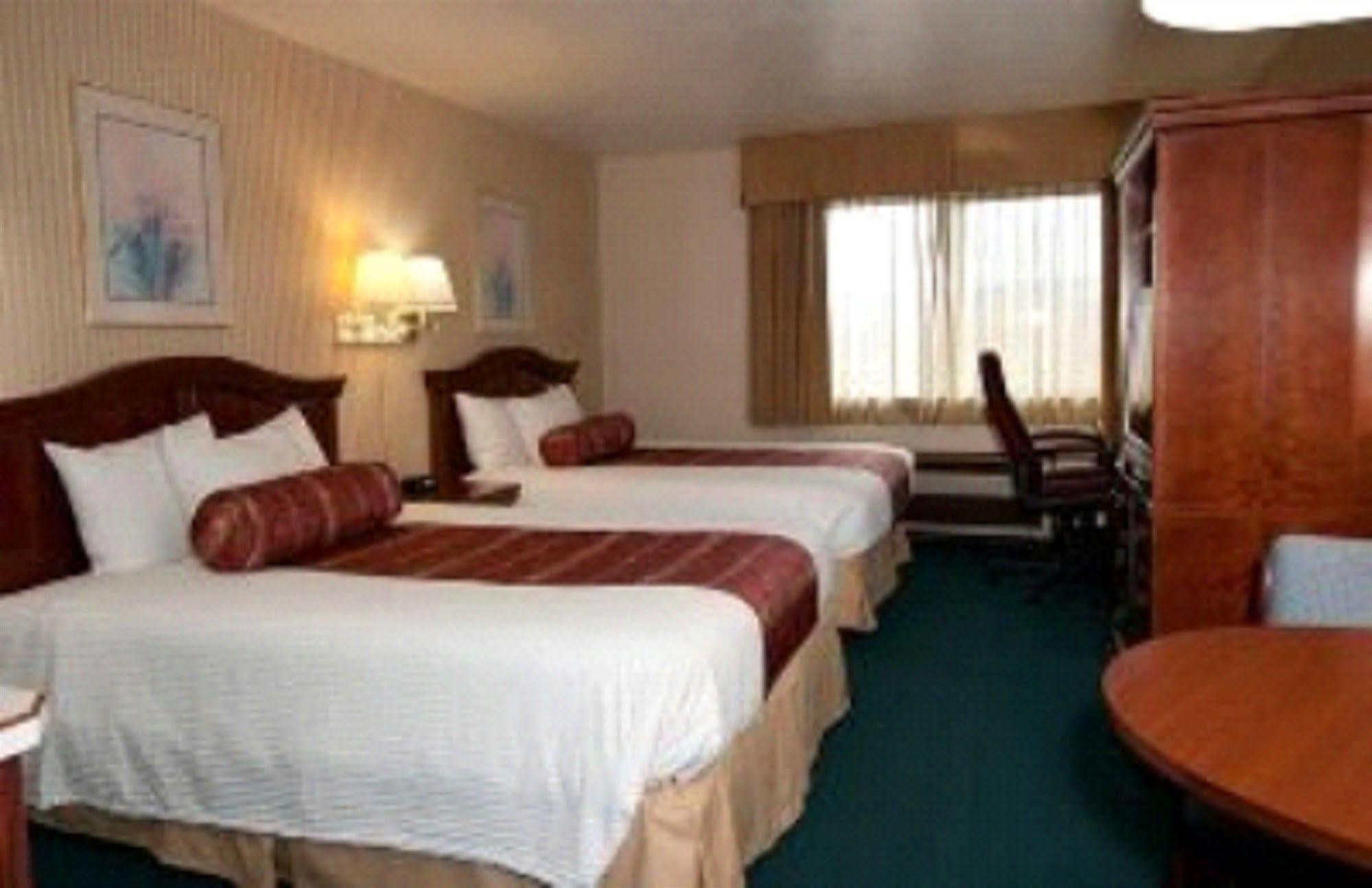 Rogue Regency Inn & Suites Medford Exterior foto