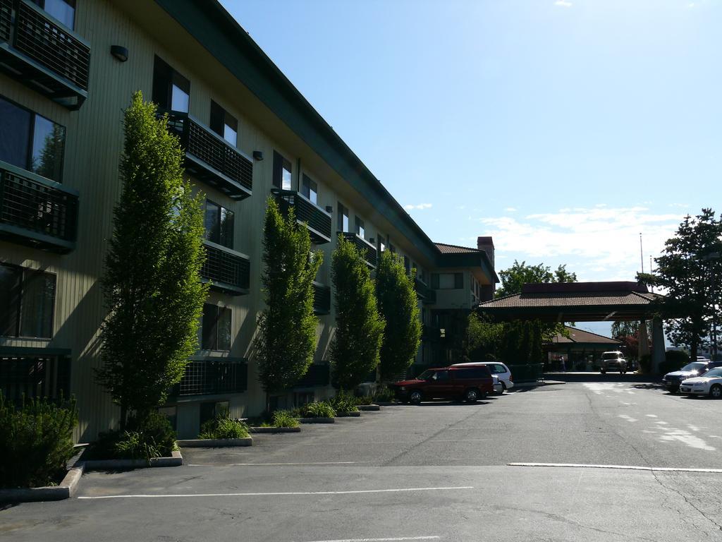 Rogue Regency Inn & Suites Medford Exterior foto